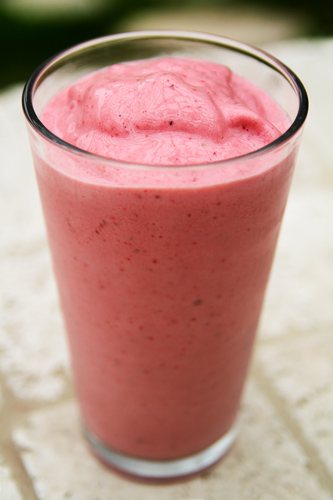 Strawberry_Vanilla_Coconut_Smoothie_recipe_photo