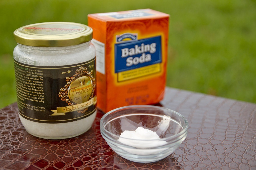 baking soda and coconut oil cleanser